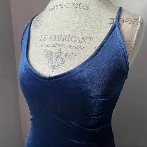 PROM Midnight blue velvet formal dress gown with strappy back and high slit - Picture 8 of 16